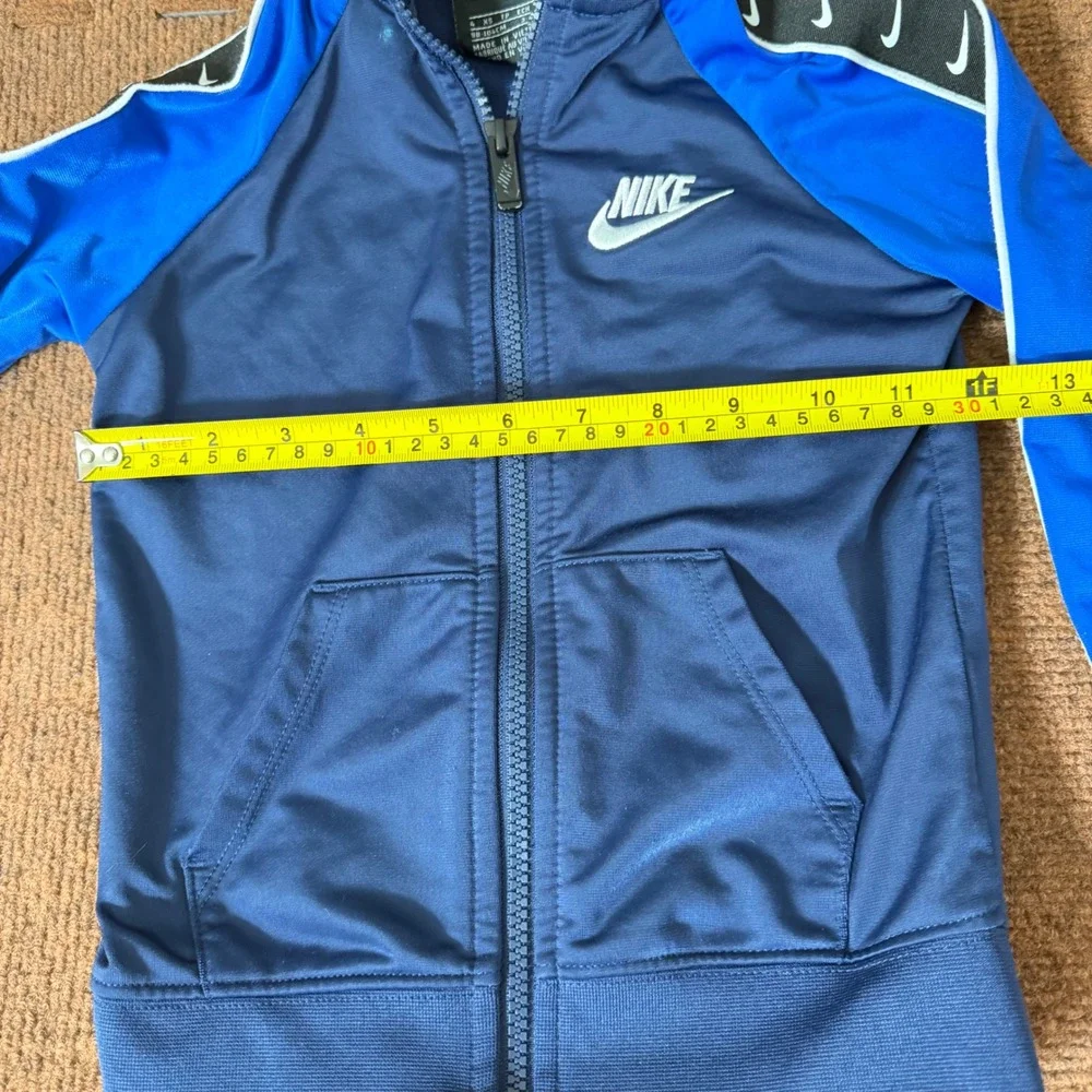Nike kids sportswear